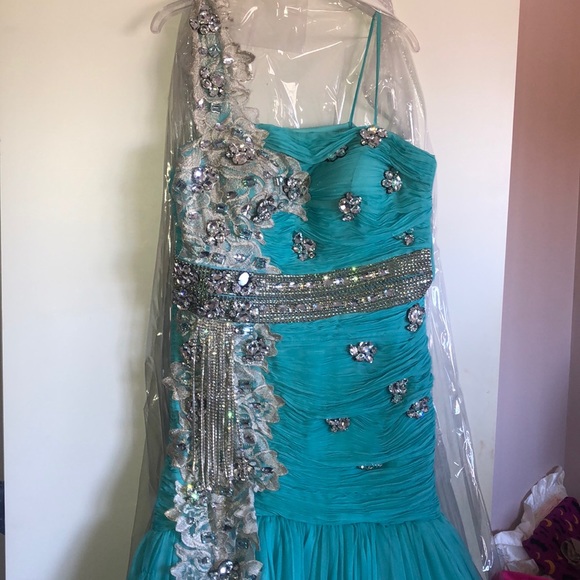 Party Gown Turquoise - Picture 5 of 8